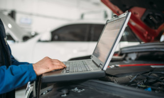 Какви инструменти и софтуер се използват за професионална автодиагностика?